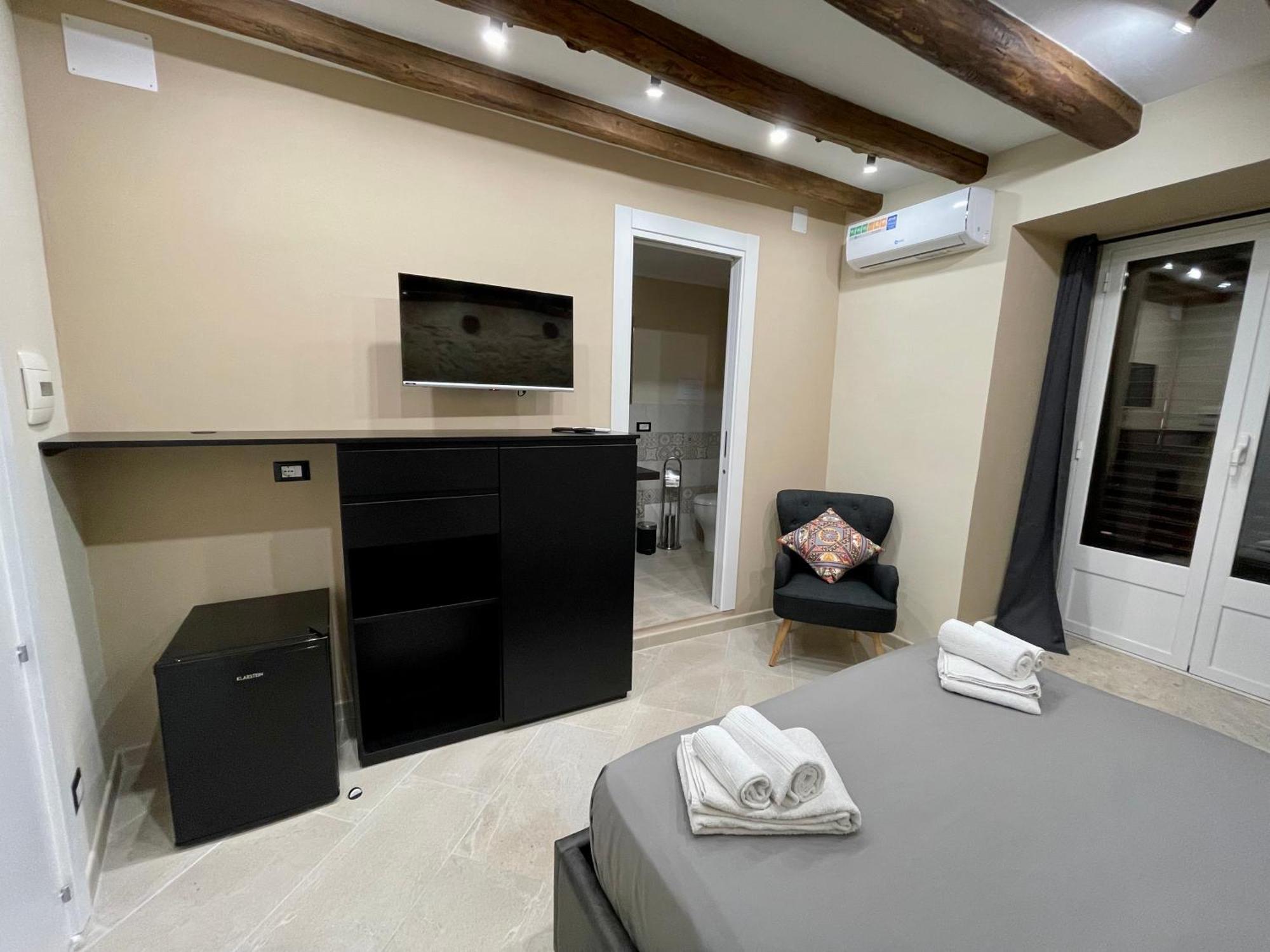 Tommy'S Rooms Палермо Экстерьер фото